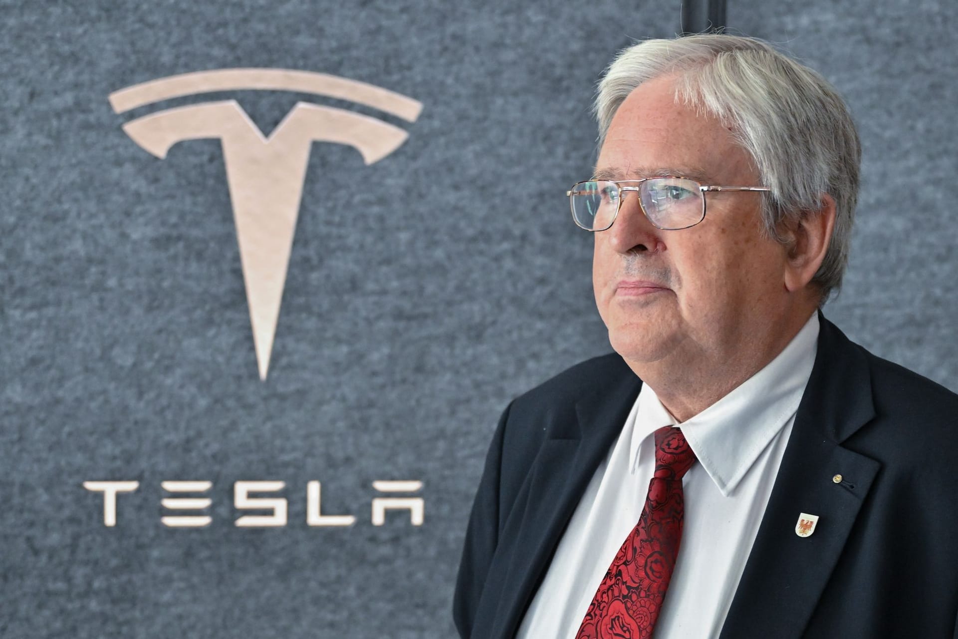 Brandenburgs Wirtschaftsminister Steinbach bei Tesla