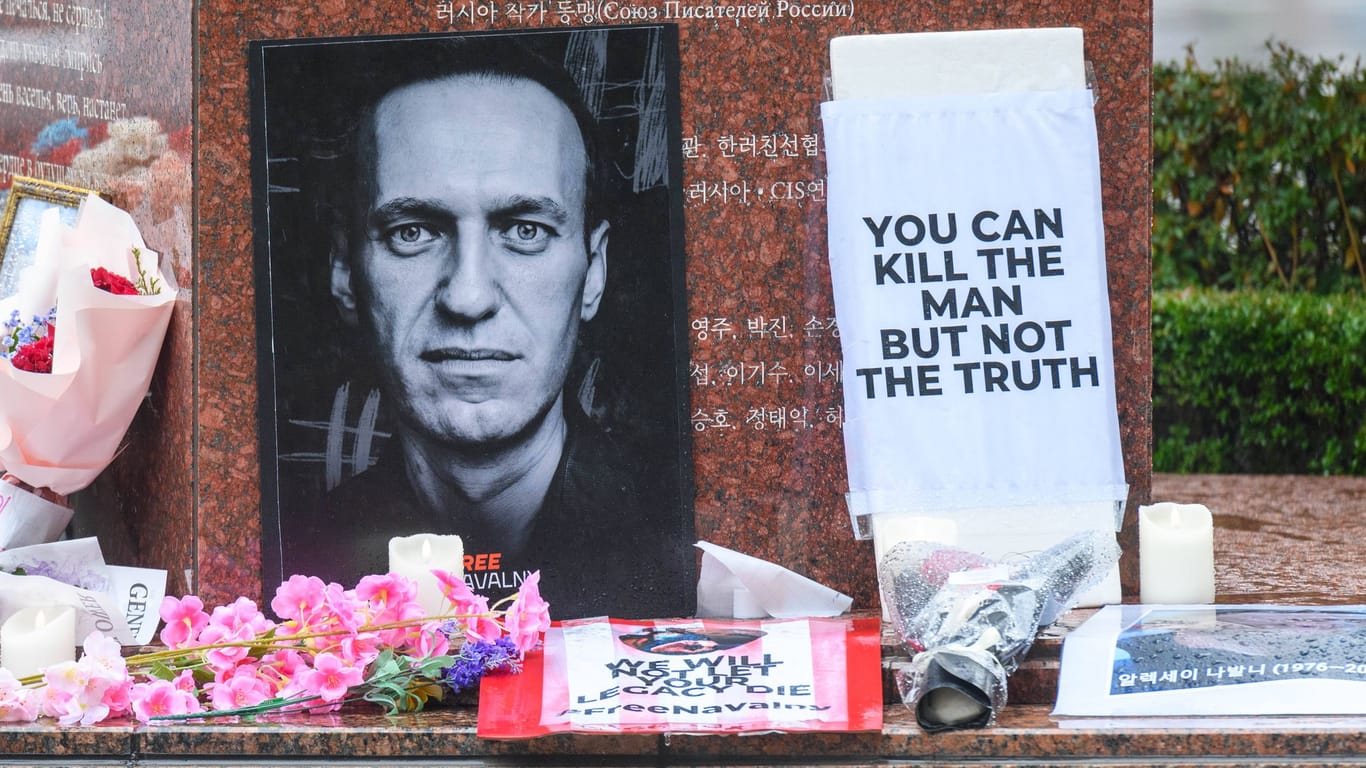 Gedenkort für Alexej Nawalny: Der tote Kreml-Kritiker reichte insgesamt über 101 Klagen ein.