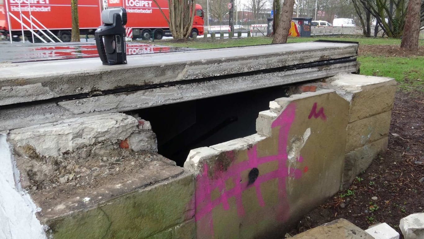Ein ehemaliger Bunker nahe der B1 in Dortmund: Unbekannte haben sich hier offenbar Zutritt verschafft.