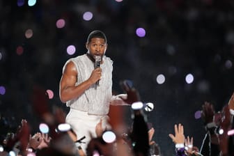 Usher: Der Sänger musste seinen Tournee-Auftakt verschieben.