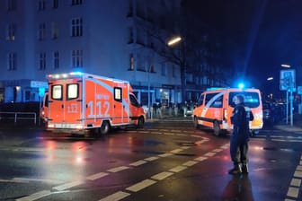 Polizeieinsatz in der Koloniestraße in der Nacht: Die Polizei konnte offenbar drei Personen festnehmen.