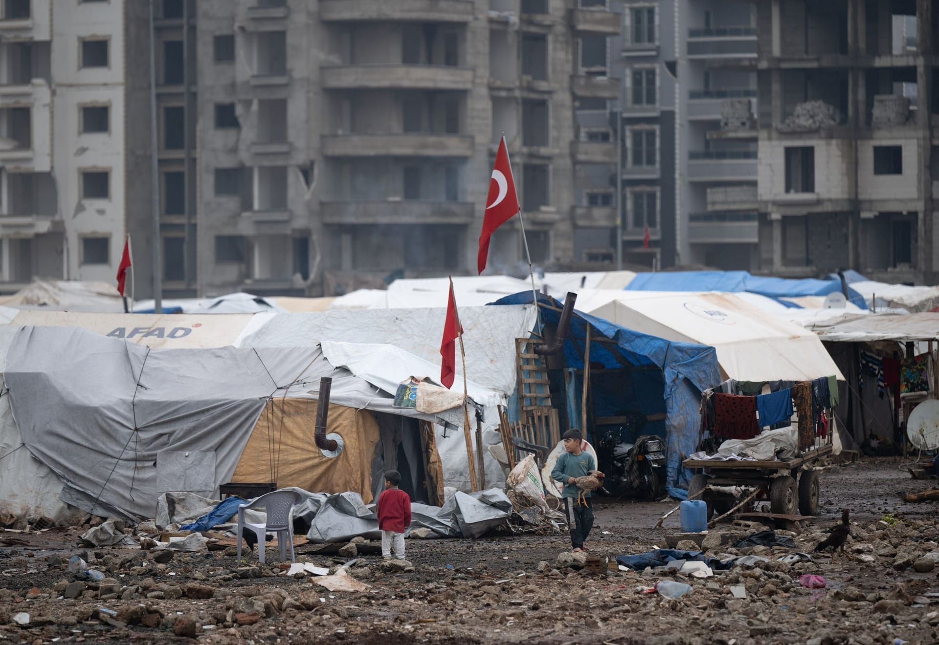 Viele Menschen in der Südtürkei müssen immer noch in Zelten leben.