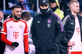 Noussair Mazraoui (li.) mit Bayern-Trainer Tuchel: Unglücklicher Auftritt gegen Bochum.
