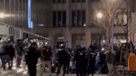 Berlin: Wilde Proteste vor Springer-Hochhaus – Polizei greift ein