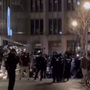 Berlin: Wilde Proteste vor Springer-Hochhaus – Polizei greift ein
