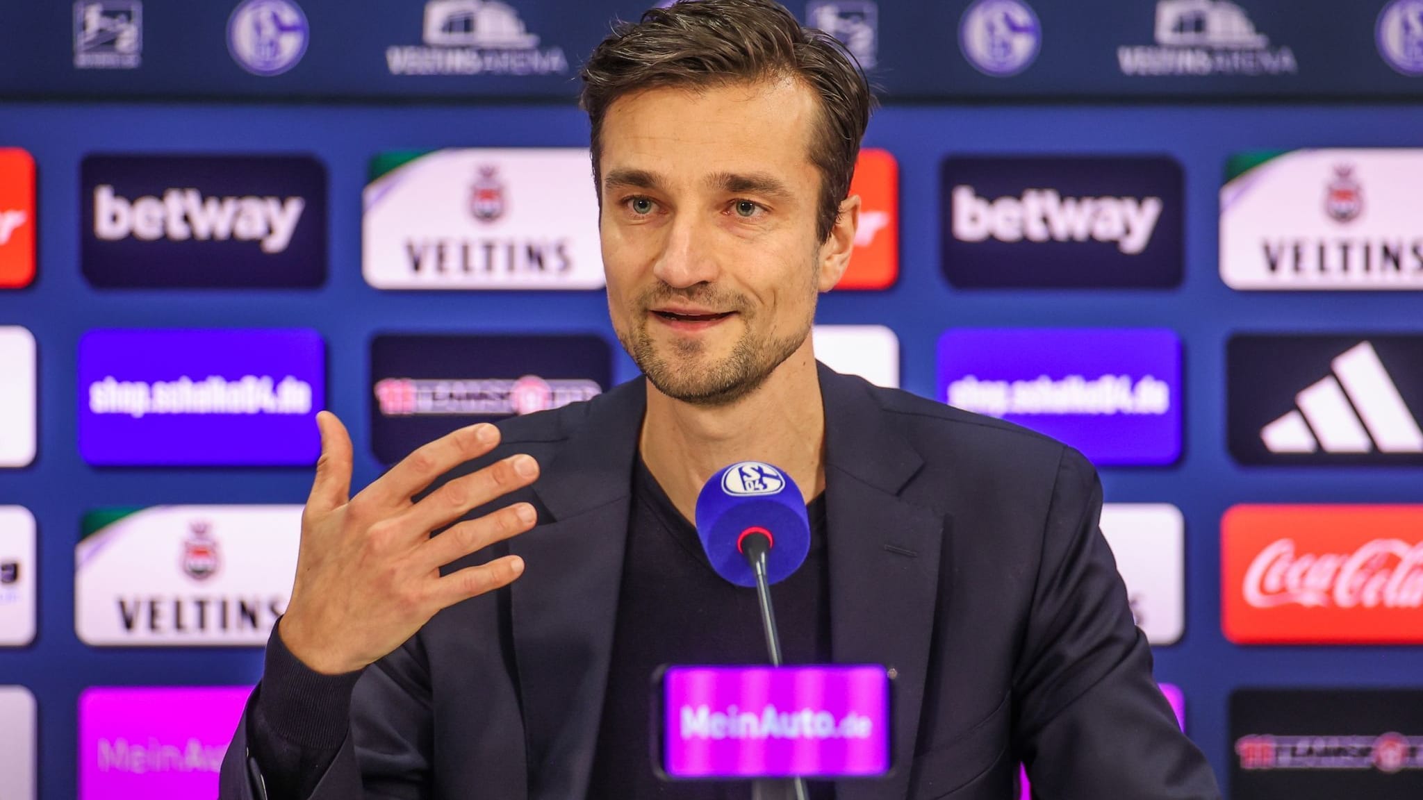 Schalkes Vorstandschef kündigt «harte Entscheidungen» an