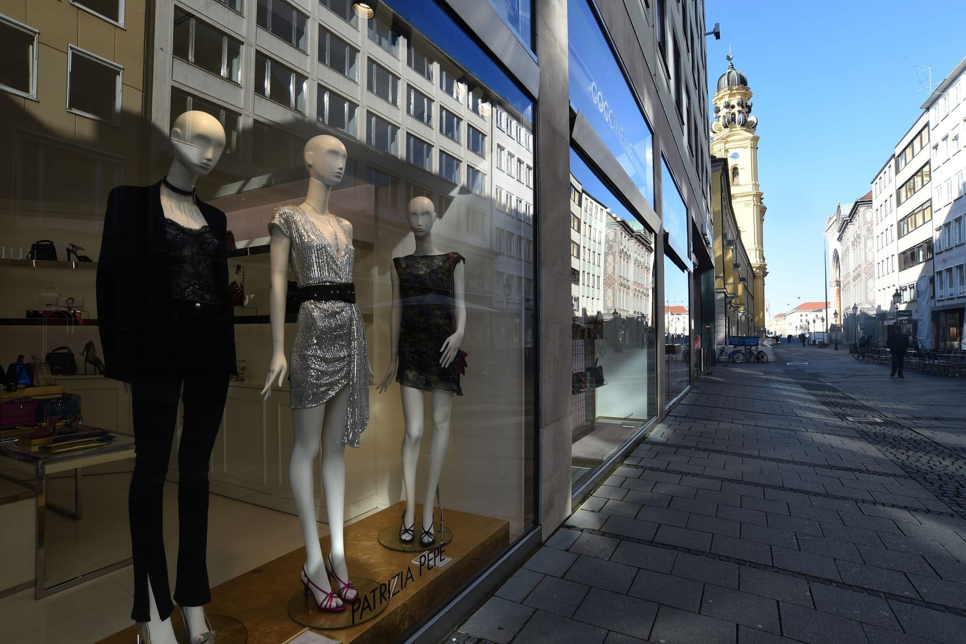 Straße mit Läden