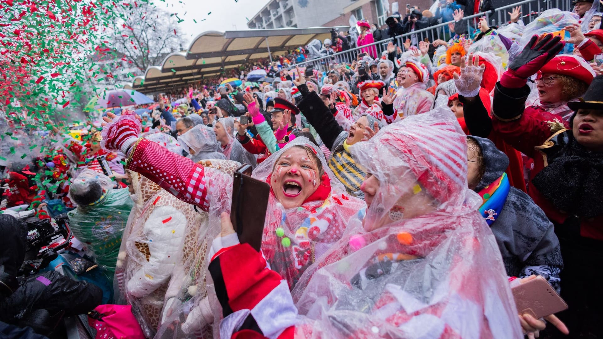 Die Viren feiern mit: Im Karneval können sich Krankheitserreger schnell verbreiten.