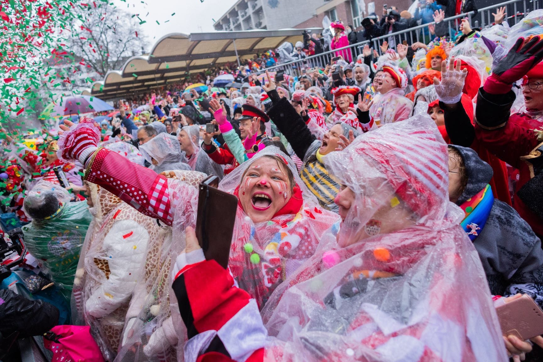 Die Viren feiern mit: Im Karneval können sich Krankheitserreger schnell verbreiten.