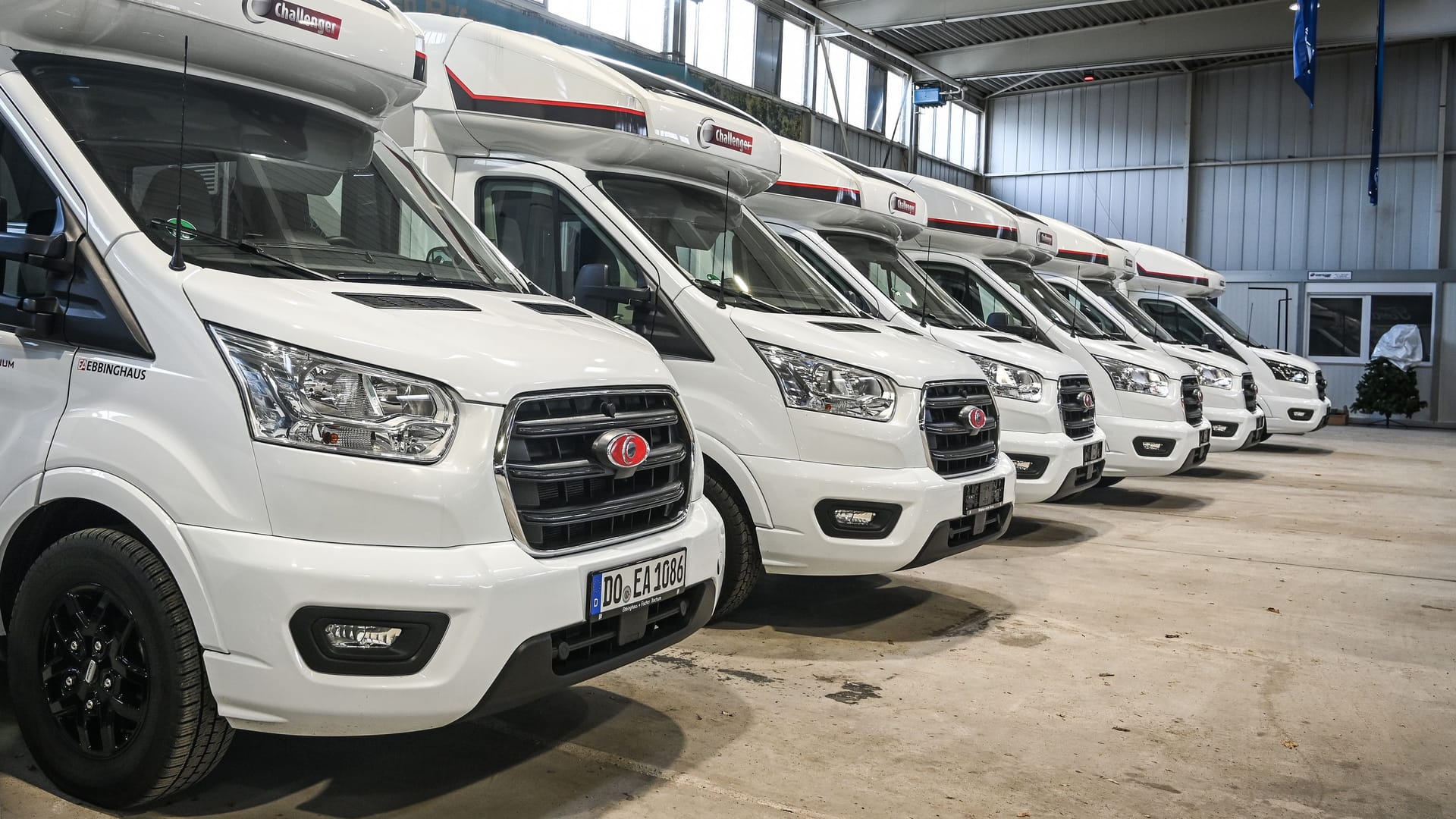 Vor dem Saisonstart: Nicht jedes Wohnmobil überwintert in einer trockenen Halle. Ein gründlicher Check ist aber in jedem Fall nötig.