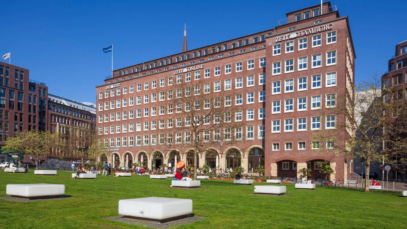 Der Domplatz in Hamburg (Archivbild): Bald entsteht hier offiziell der Hammaburg-Platz.