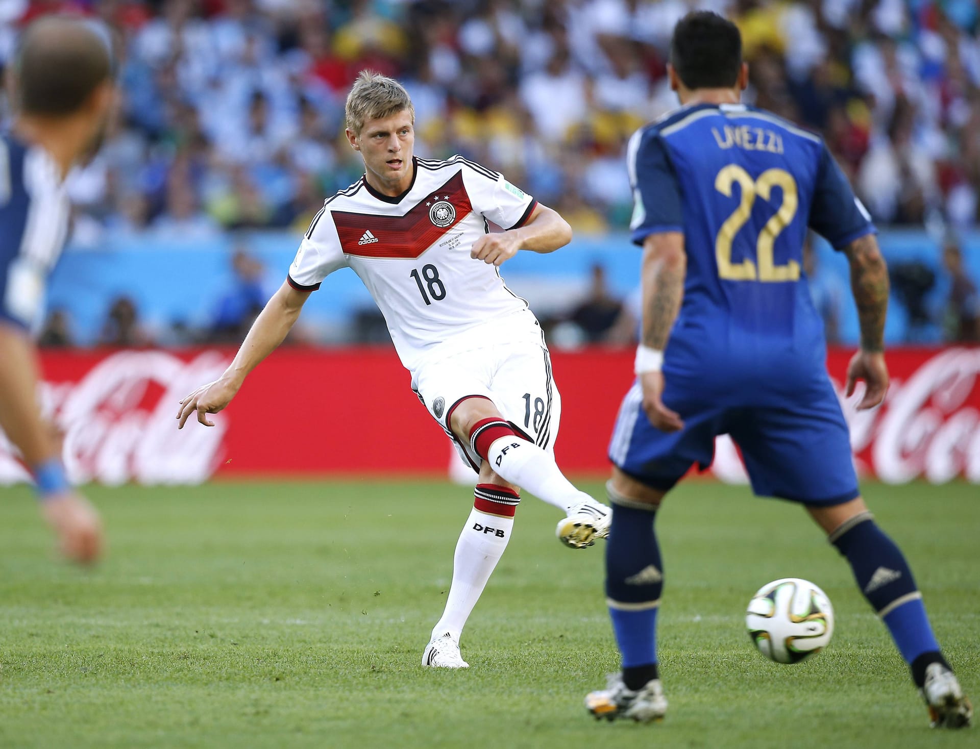 Toni Kroos (l.): 2014 feierte er den Weltmeister-Titel mit der deutschen Nationalmannschaft.