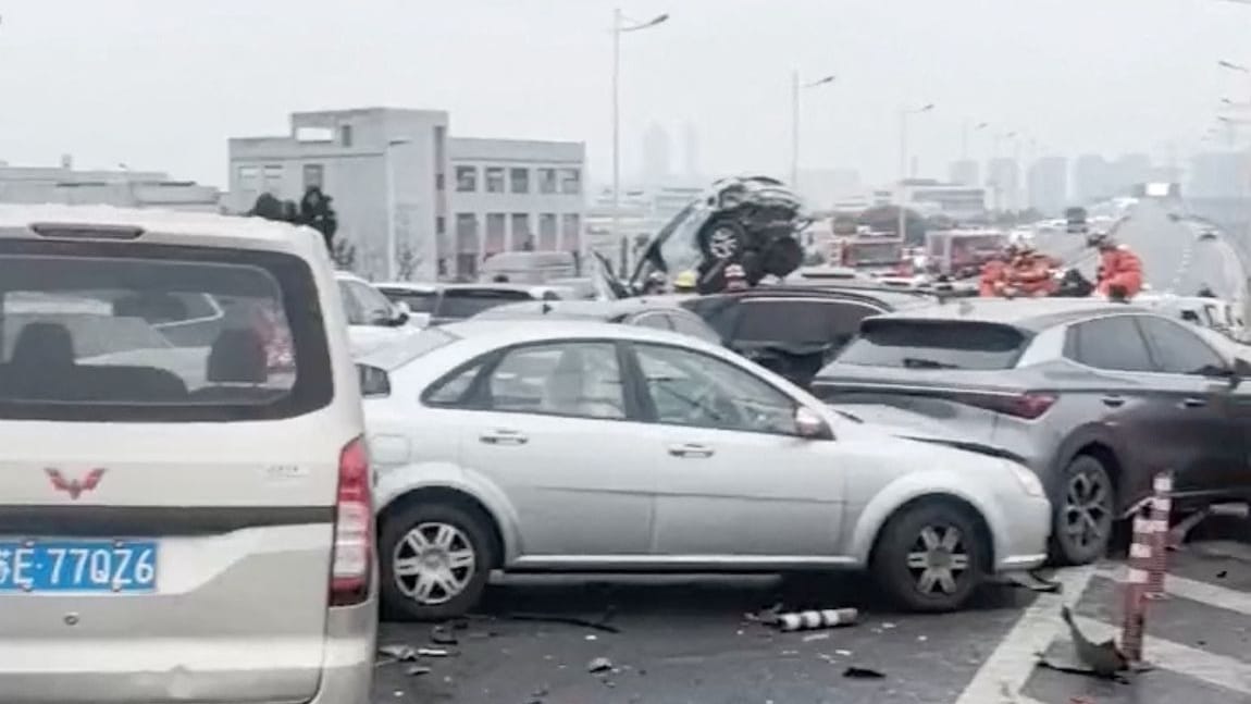 Massenkarambolage in China: Über 100 Autos waren nahe Suzhou in einen Unfall verwickelt.