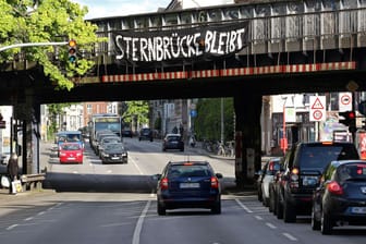 Protest gegen das Aus der Hamburger Sternbrücke (Archivbild): Mittlerweile ist der Abriss beschlossene Sache.