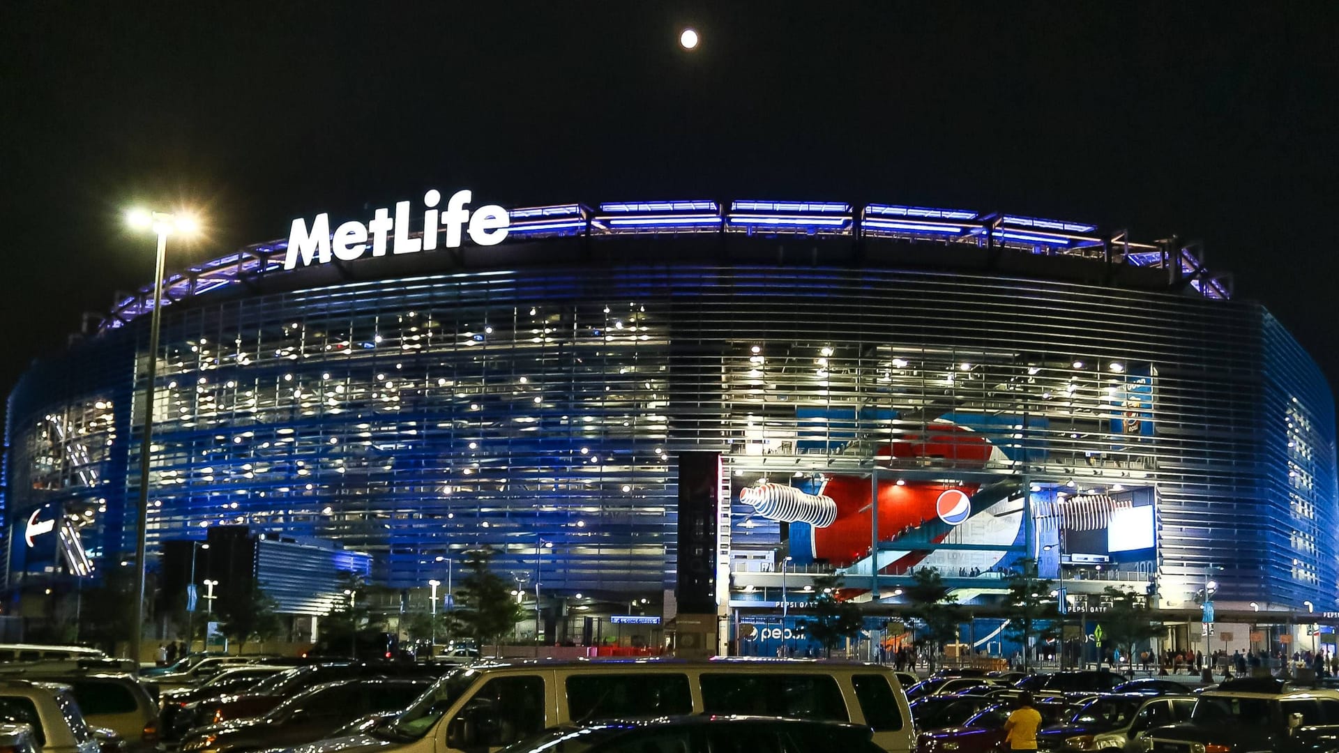 Das MetLife Stadium bei Nacht: In dem Football-Stadion wird das WM-Finale 2026 stattfinden.