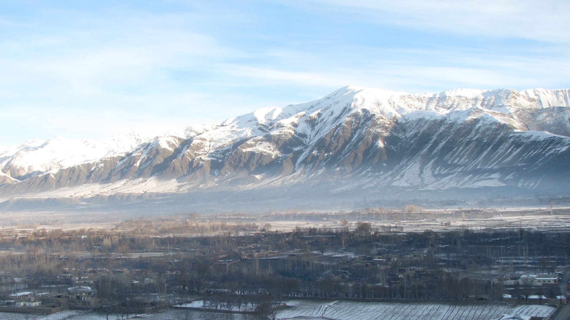 Schneebedeckte Berge in Afghanistan (Archivbild): Bei einem Lawinenabgang sind mindestens zehn Menschen getötet worden.