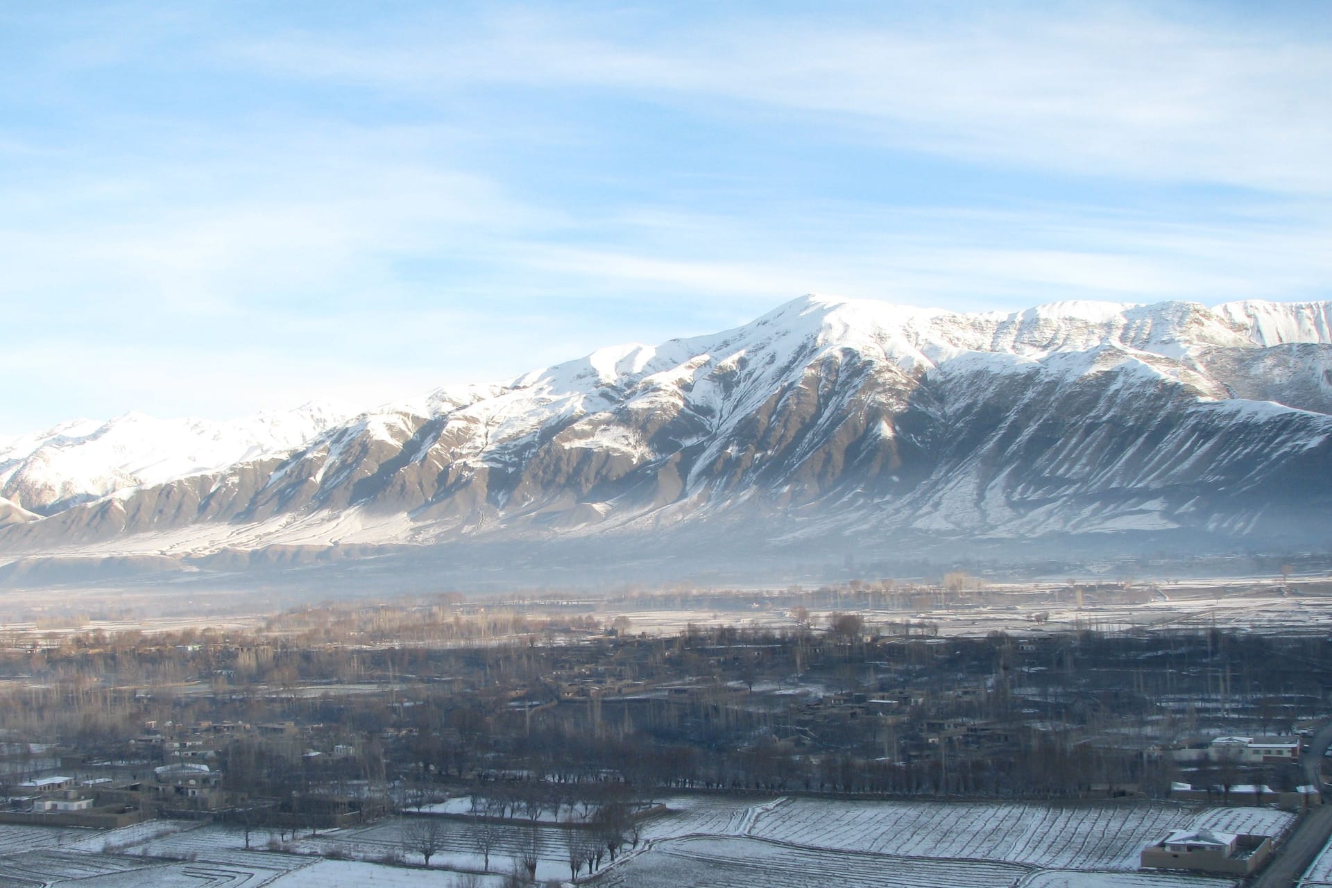 Schneebedeckte Berge in Afghanistan (Archivbild): Bei einem Lawinenabgang sind mindestens zehn Menschen getötet worden.