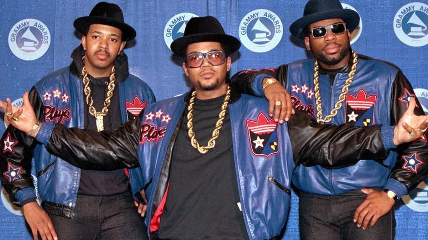 Die Rap-Gruppe Run-DMC (v.l.n.r.): Joseph "Run" Simmons, Darryl "DMC" McDaniels und Jason Mizell alias "Jam Master Jay" im März 1988.