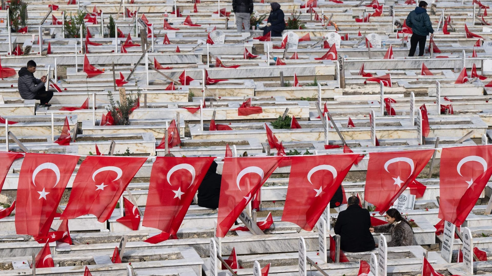 Türkei gedenkt der Erdbebenopfer Türkei gedenkt der Erdbebenopfer