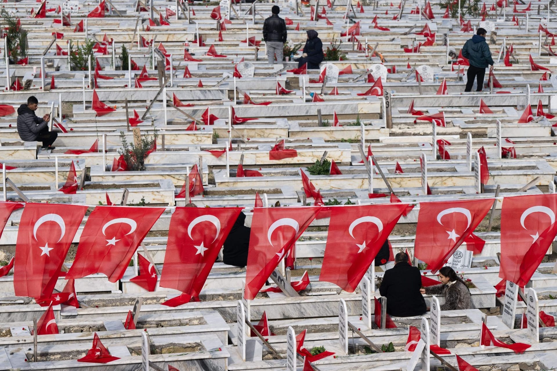 Türkei gedenkt der Erdbebenopfer