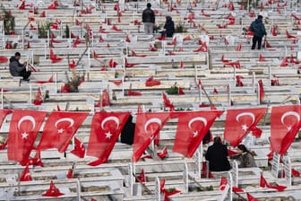 Türkei gedenkt der Erdbebenopfer