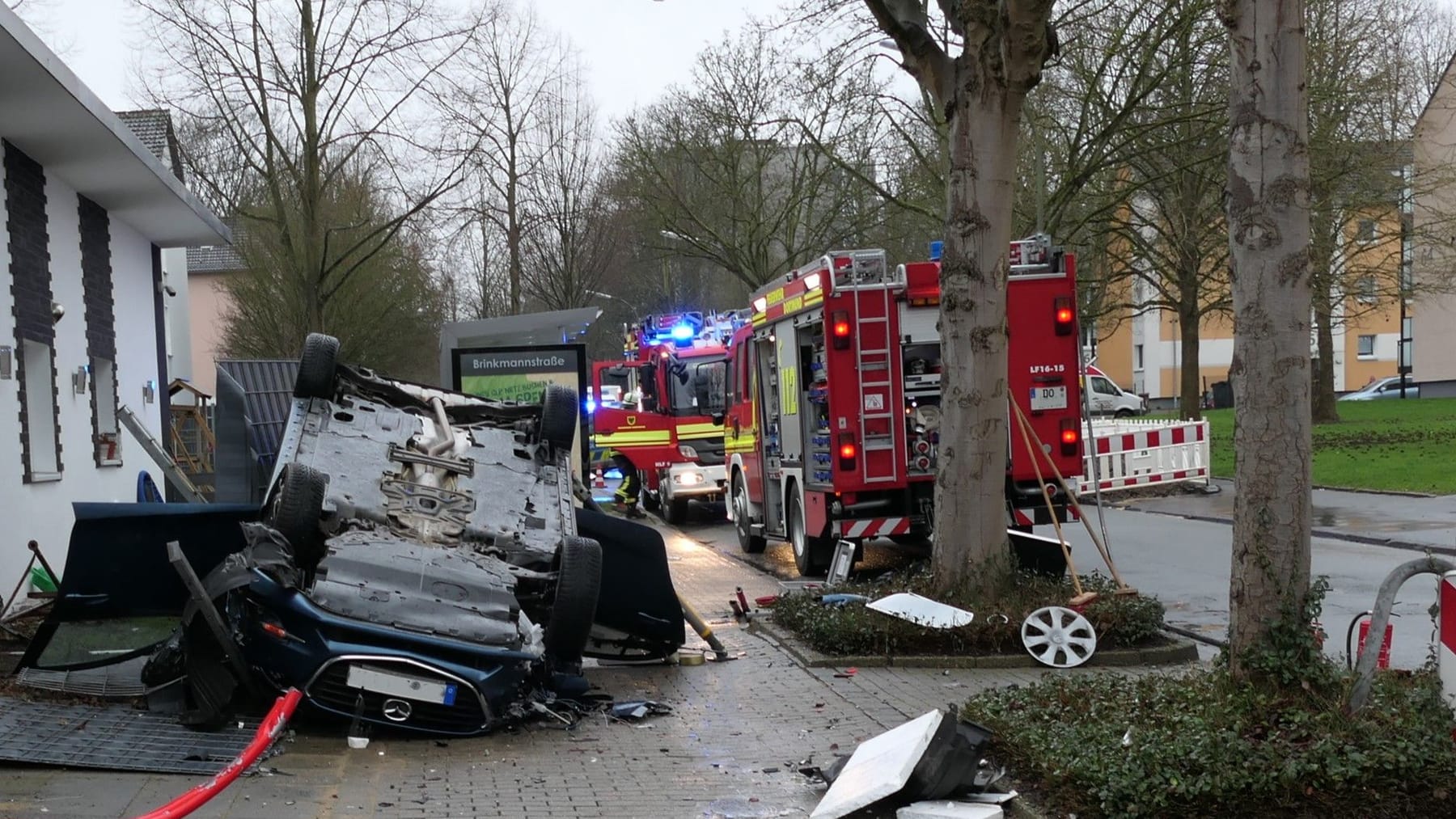 Dortmund: Unfall Mit Überschlag – Auto Auf Dem Dach Gibt Rätsel Auf