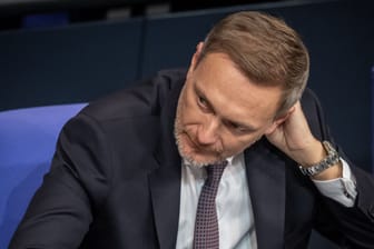 Vorschläge sollen her: Finanzminister Christian Lindner (FDP) will von den Koalitionspartner in den nächsten Wochen Ideen für mehr Wirtschaftswachstum sehen.