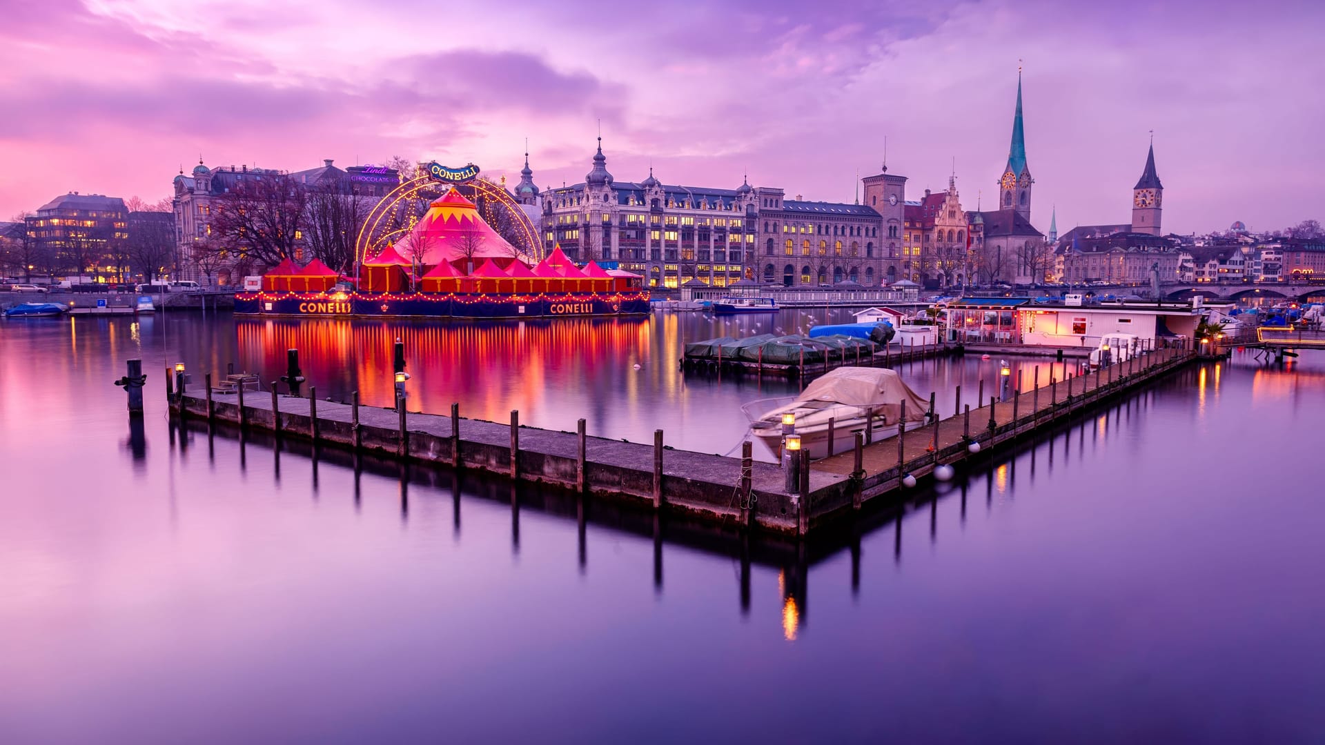 Abendstimmung in Lila: So präsentiert sich Zürich zur Goldenen Stunde, wenn man es richtig fotografiert.