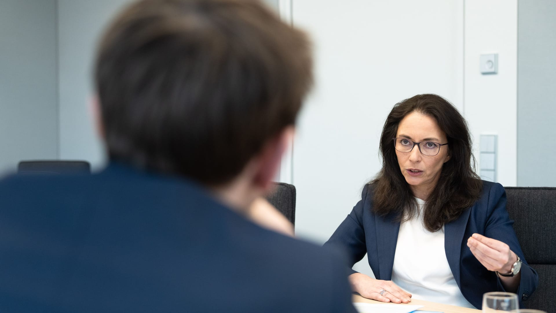 "Ein Gipfeltreffen im Kanzleramt wäre richtig und angemessen", so die Gewerkschaftsfunktionärin.