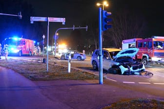 Unfall in Pulheim-Freimersdorf: Zwei Autofahrer mussten in eine Klinik gebracht werden.