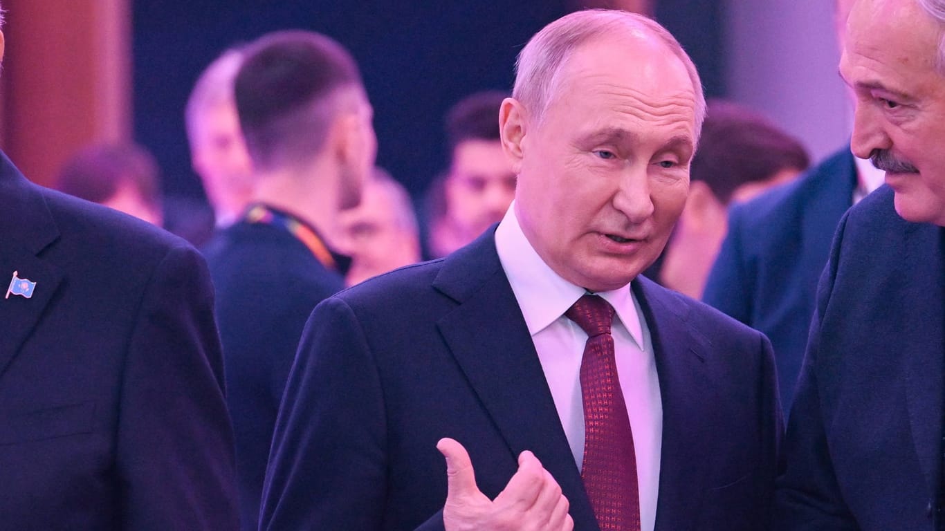 Wladimir Putin: In Russland werden Regimekritiker verfolgt, ins Gefängnis geworfen oder an die Front geschickt.