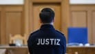 Justizmitarbeiter im Landgericht (Symbolfoto): Hier wurde am Montag ein Mann verurteilt.