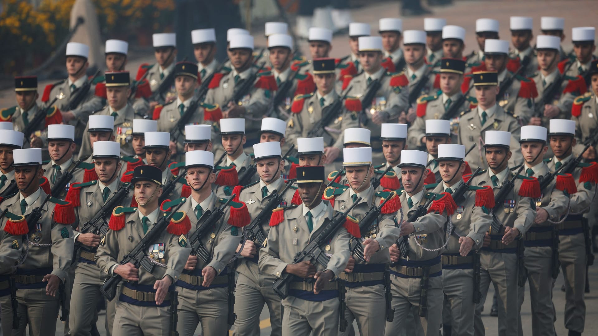 Französische Soldaten bei einer Parade: Laut Experten wären die französische Armee für einen Konflikt in Osteuropa bereit, könnte aber nicht allzu lange durchhalten.