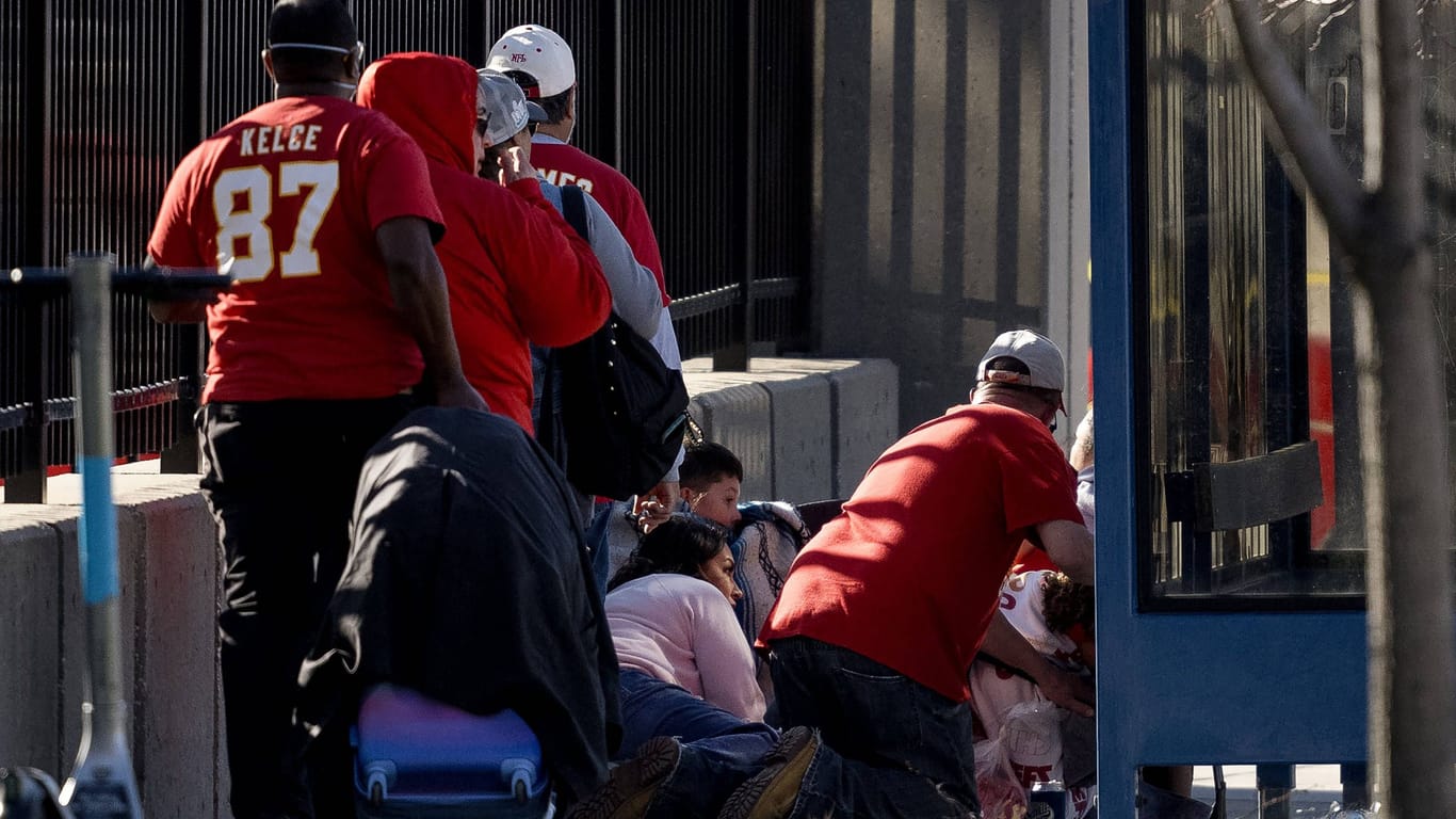Schüsse auf Super-Bowl-Parade in Kansas City: Bei dem Angriff starb ein Mensch, 22 weitere wurden verletzt.