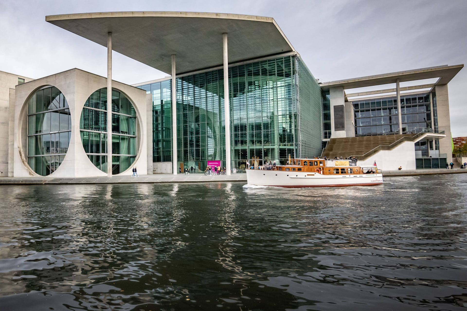 Marie-Elisabeth-Lüders-Haus (Archivbild): Der Erweiterungsbau soll mittlerweile 395 Millionen Euro kosten.