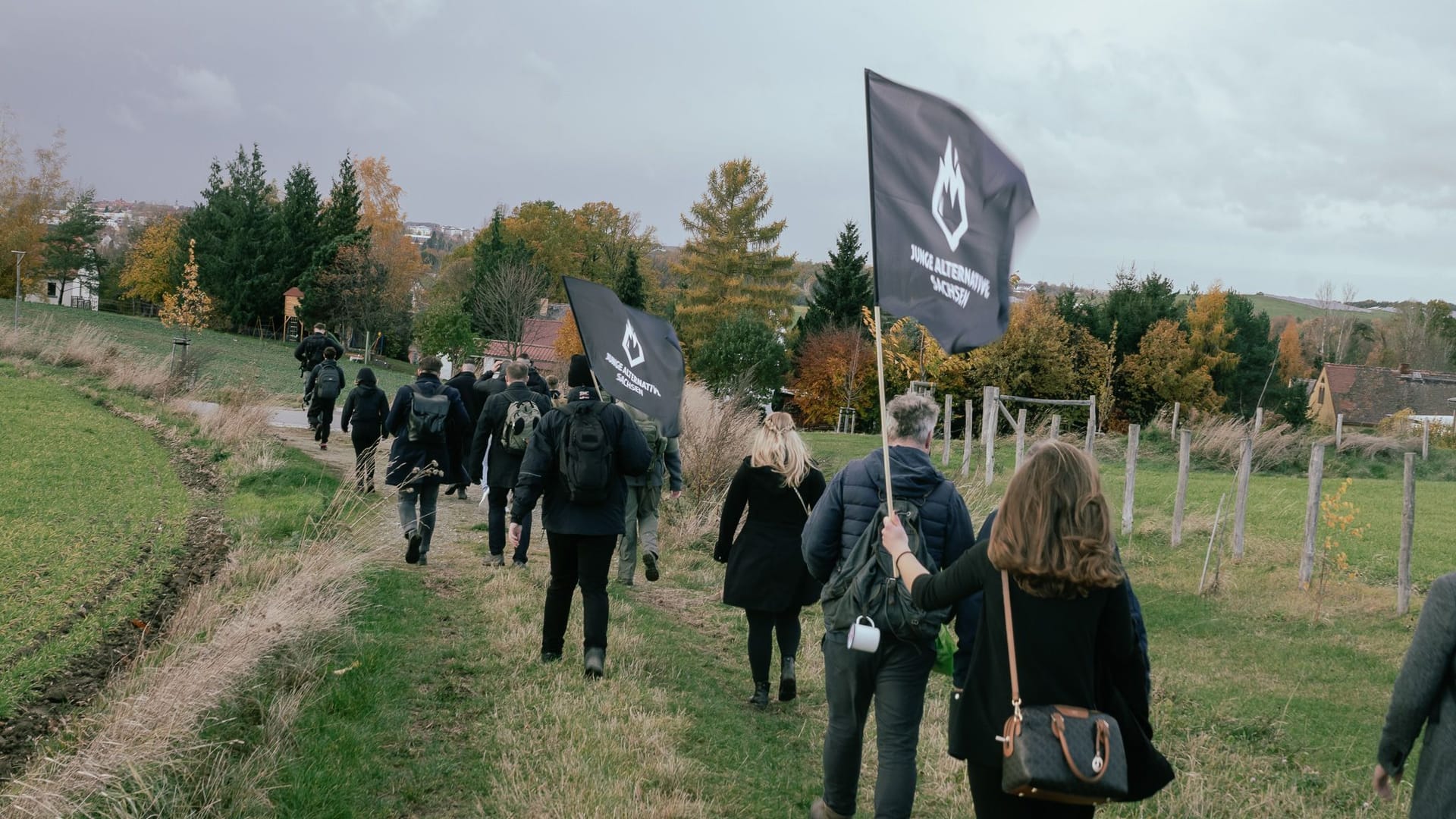 Die "Heldenwanderung" der AfD-Jugend durch Bautzen: Bilder wie dieses verbreitete die Junge Alternative selbst im Internet.