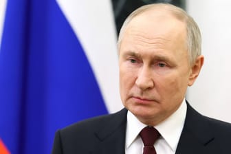 Wladimir Putin: Der russische Präsident will das Russische Rote Kreuz in den völkerrechtswidrig annektierten Gebieten einsetzen.