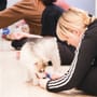 "Puppy Yoga": Nach Berlin & München – Yogastunden mit Welpen auch in Hamburg?