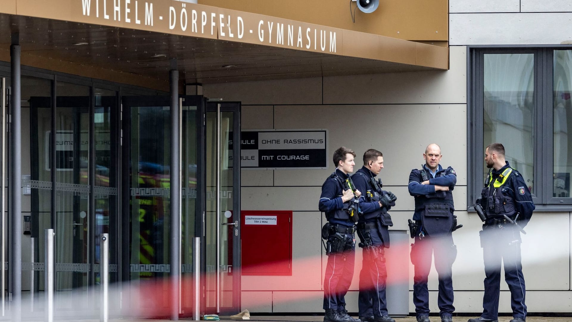 Mehrere Schüler in Wuppertal verletzt - Verdächtiger festgenommen Mehrere Schüler in Wuppertal verletzt - Verdächtiger festgenommen