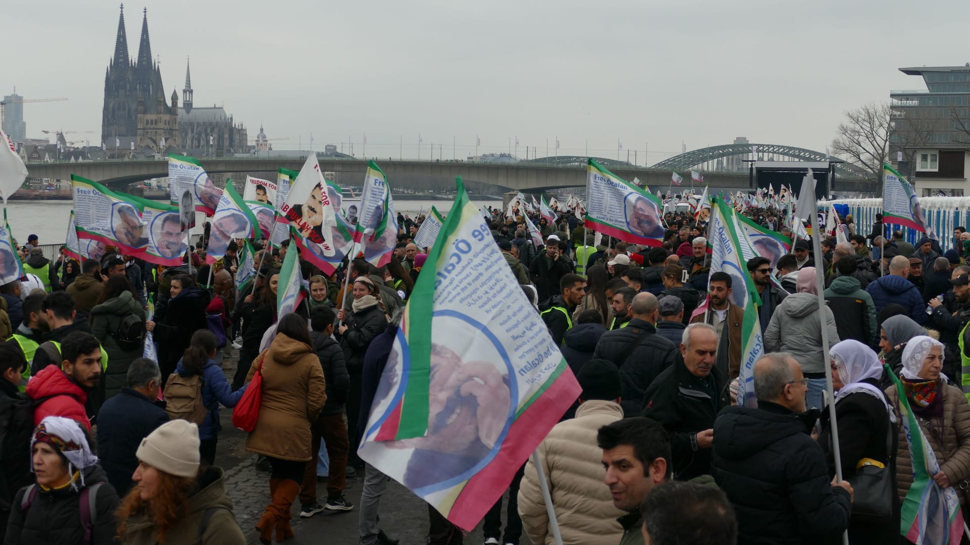 Etwa 15.000 Menschen sind nach Köln zur Demo gekommen.