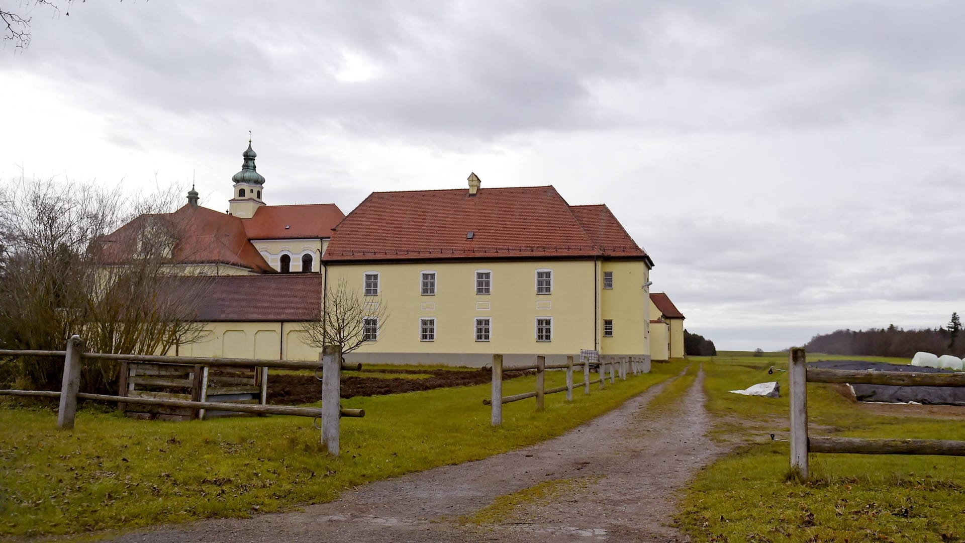 Justiz-Vollzugsanstalt Rothenfeld bei Andechs in Bayern: Sie ist eine Außenstelle der JVA Landsberg am Lech.