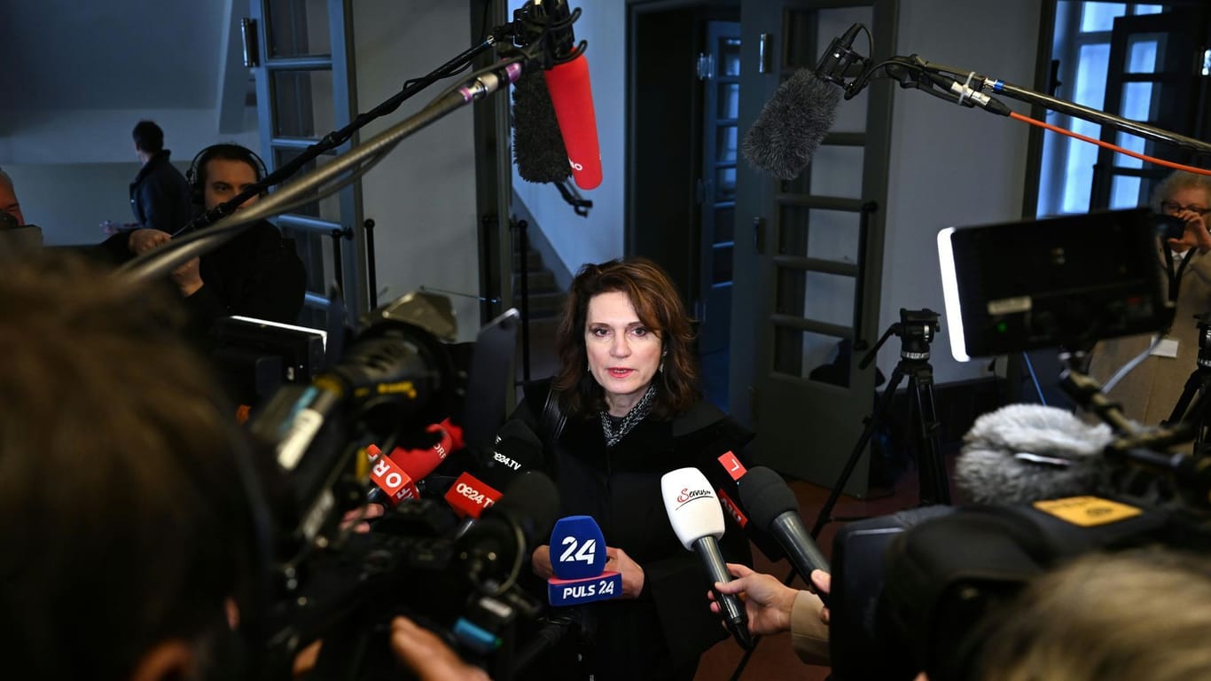 Anwältin Astrid Wagner vor Verhandlungsbeginn des Prozesses im österreichischen Krems.