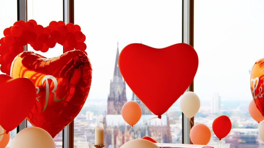 Dinner-Date mit Ausblick auf den Dom. Möglich im Köln Sky