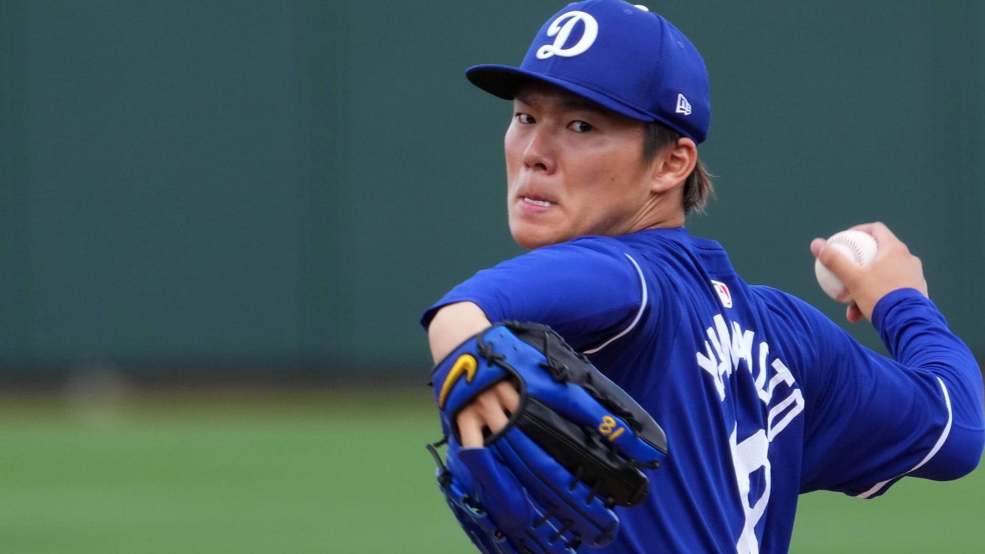 Yoshinobu Yamamoto von den Los Angeles Dodgers beim Wurf: Die neuen Baseball-Trikots sorgen für Kritik. Yoshinobu Yamamoto von den Los Angeles Dodgers beim Wurf: Die neuen Baseball-Trikots sorgen für Kritik.