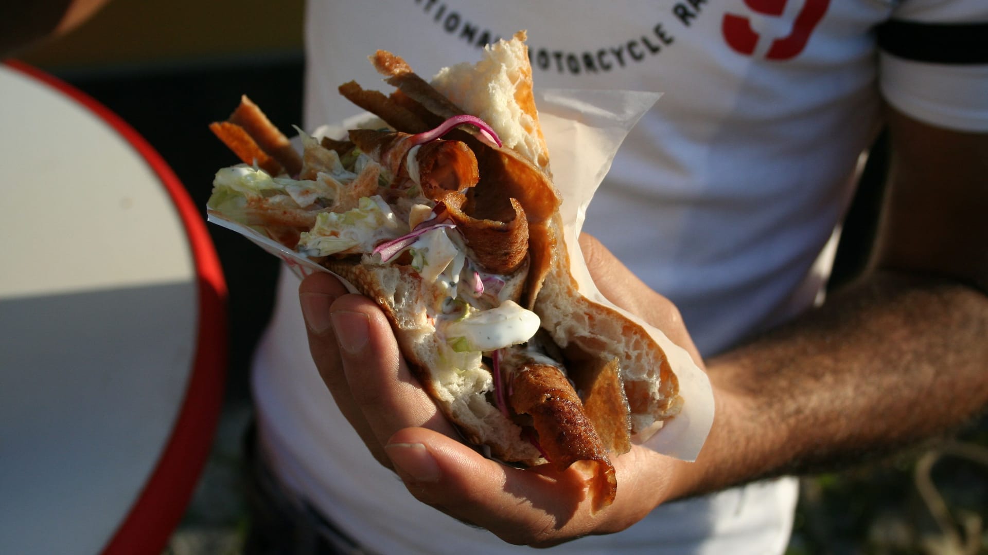 Döner (Symbolbild): In Dresden schmeckt er den Kunden ganz besonders gut.