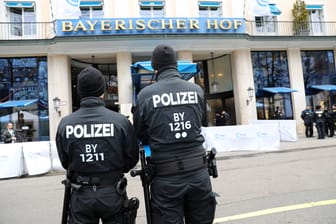 Der Bayerische Hof in München (Archivfoto): An dem Fünf-Sterne-Hotel kam es am Donnerstag zu einem Unfall.