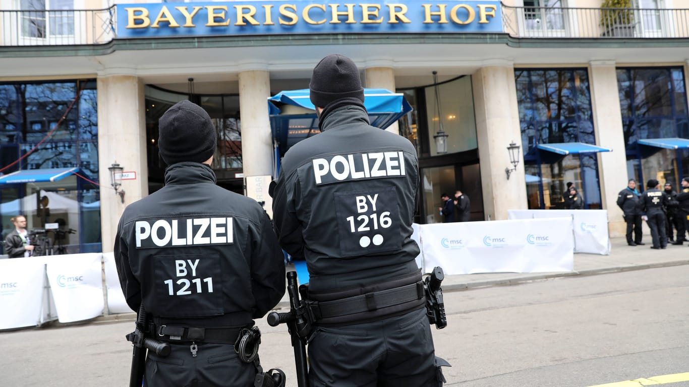 Der Bayerische Hof in München (Archivfoto): An dem Fünf-Sterne-Hotel kam es am Donnerstag zu einem Unfall.