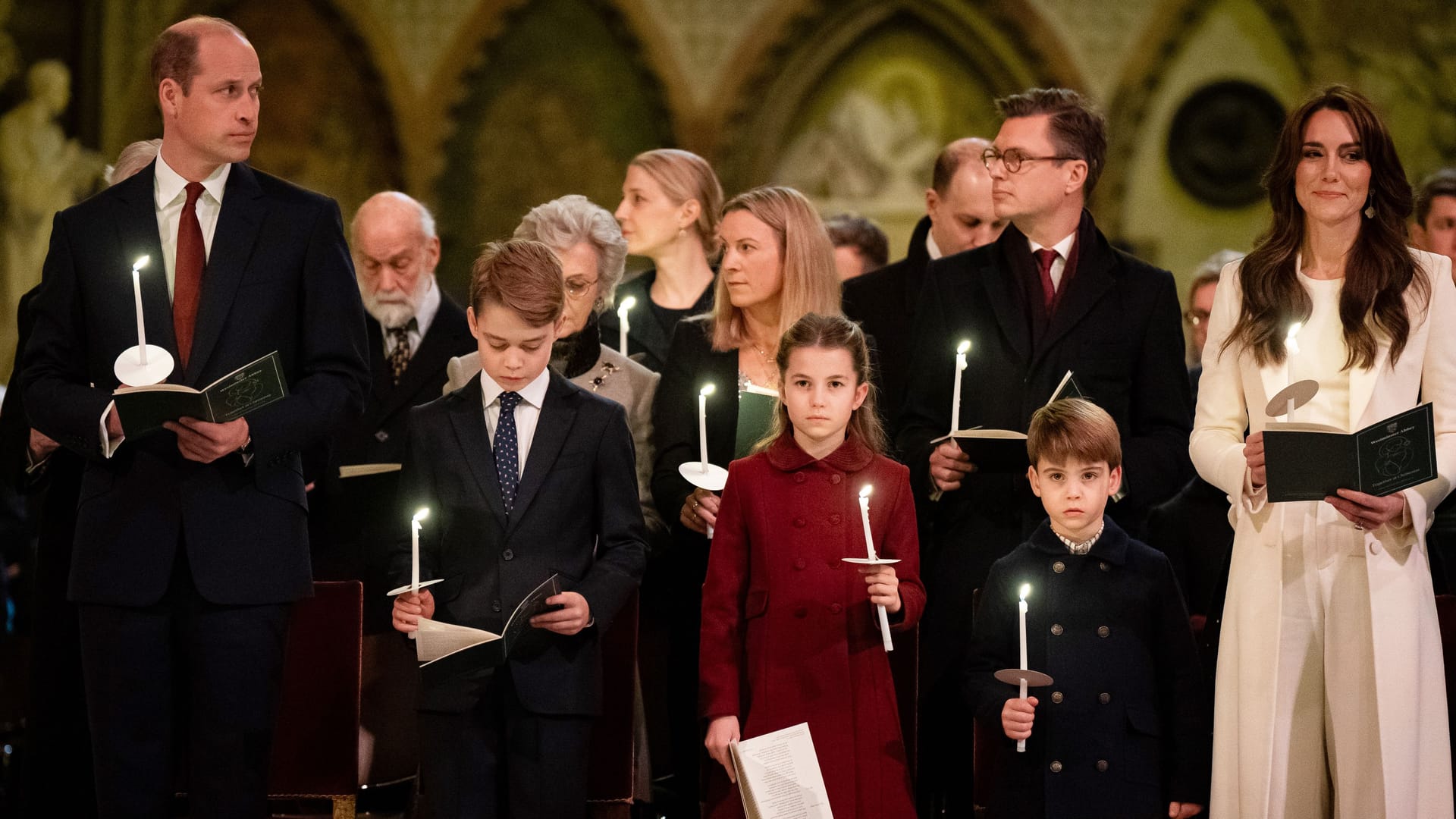 William und Kate in der Weihnachtszeit 2023 mit ihren drei Kindern George, Charlotte und Louis.