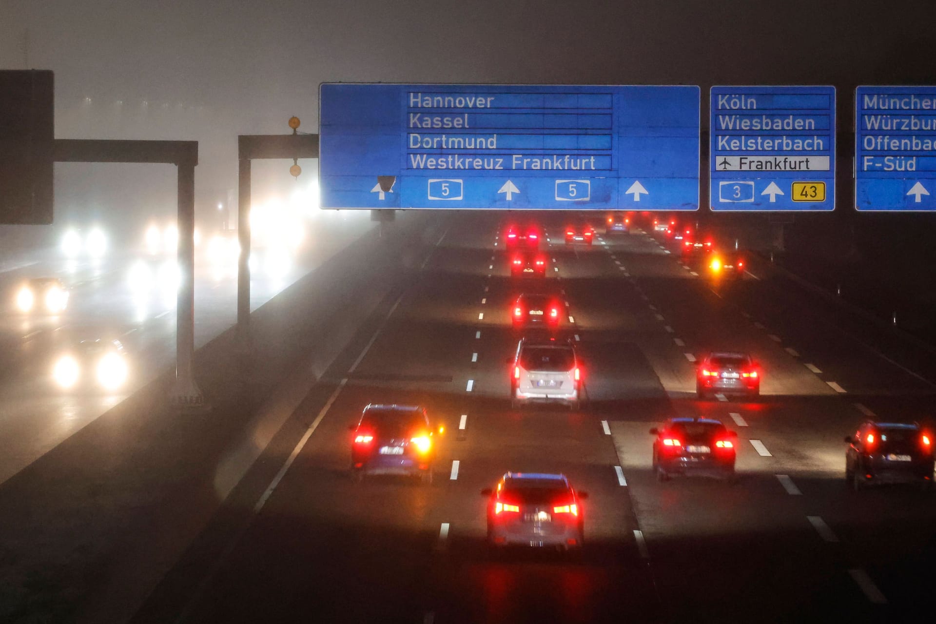 Die A5 bei Frankfurt (Symbolbild). Der Unfall ereignete sich in Fahrtrichtung Darmstadt.