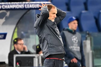 Völlig niedergeschlagen: Thomas Tuchel nach der Pleite gegen Lazio Rom. Nach drei Niederlagen in Serie gehen er und der FC Bayern ab Sommer getrennte Wege.